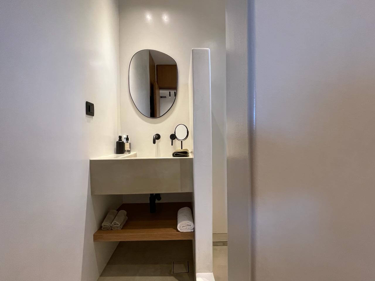 Bedroom, Livingroom