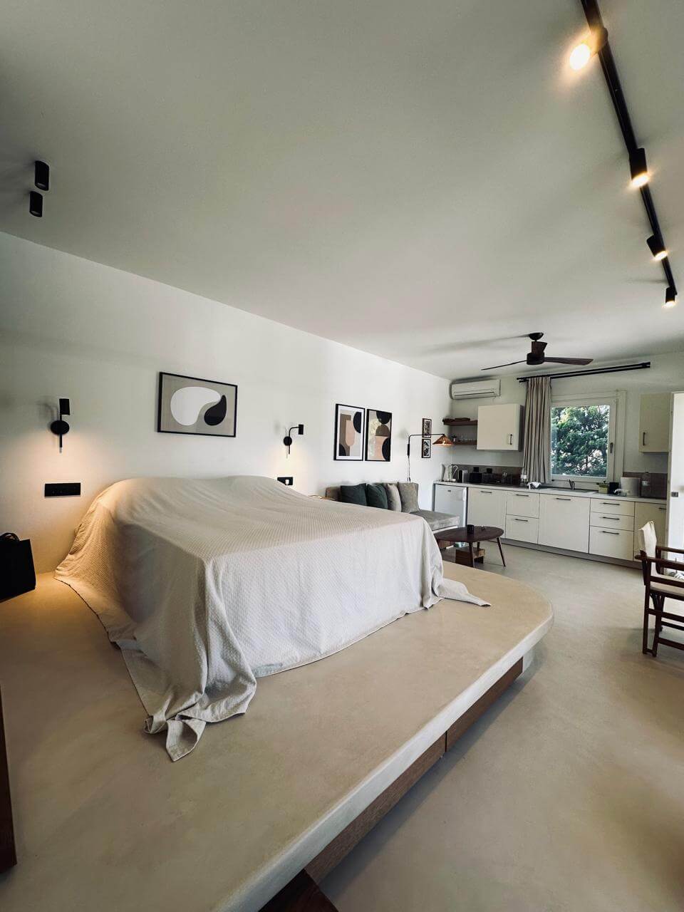 Bedroom, suite, livingroom